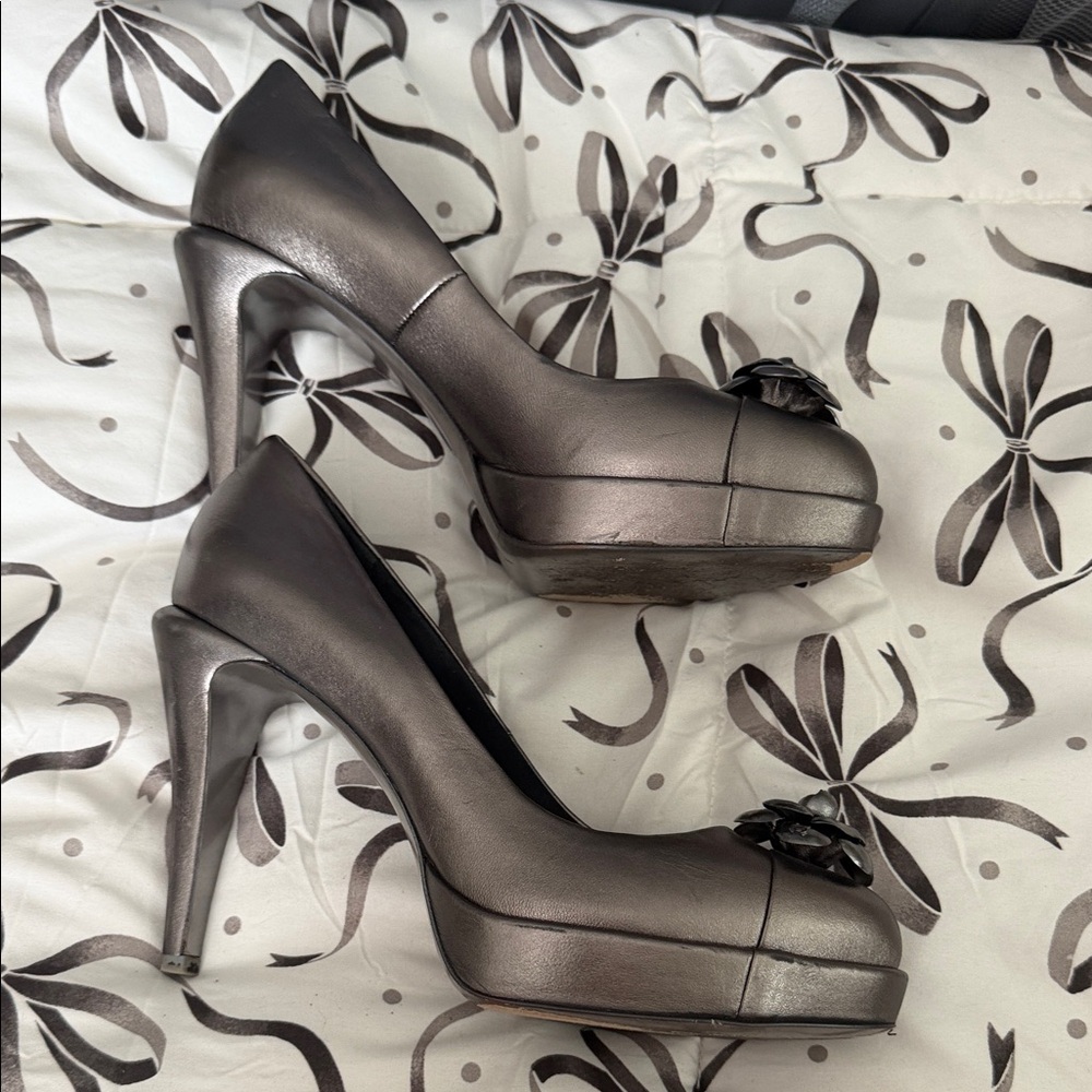 CHANEL Metallic Camellia Platform Pumps - Gunmetal - Picture 6 of 13